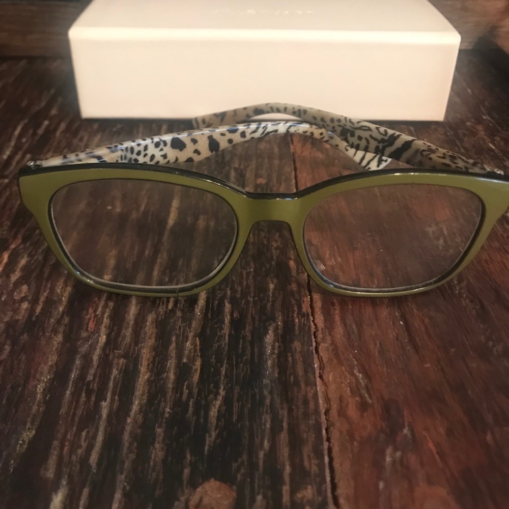 💋 SOLD 💋 OLIVE GREEN and Leopard Glasses +1.5